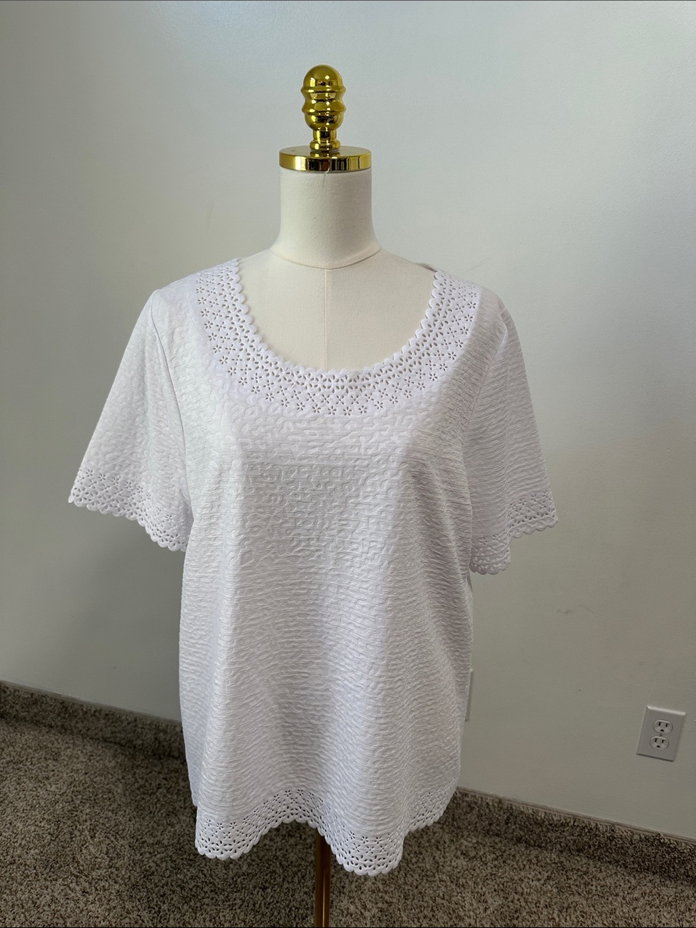 🍏 NWT Chances R Laser Cut Blouse